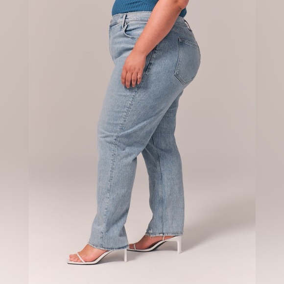 Abercrombie & Fitch Curve Love 90s Straight Ultra High Rise Jeans - Picture 2 of 10